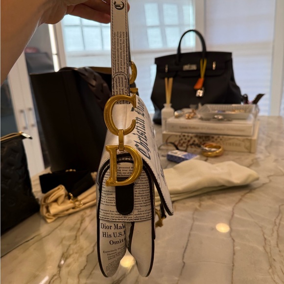 Dior White and Black Newspaper Print Saddle Bag - Picture 6 of 7
